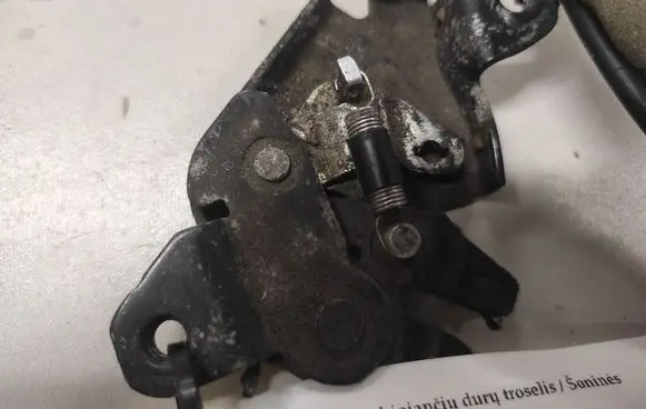Mazda 5 Sliding door cable line