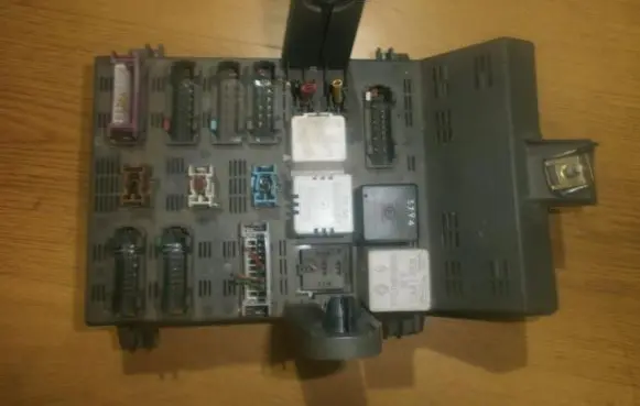 Renault Laguna I Fuse box set 7703197962