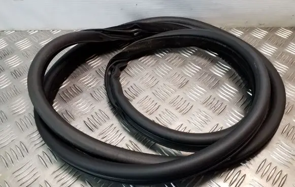 Jaguar XF X250 Rear door rubber seal (on body) 