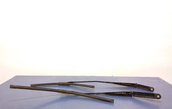 Volkswagen Jetta VI Front wiper blade arm 5C7955409