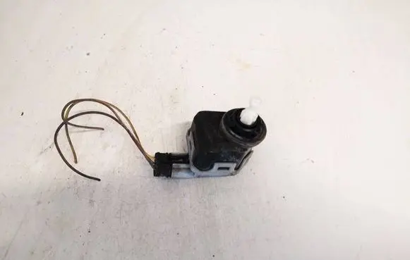 Opel Astra G Headlight level adjustment motor 90590665