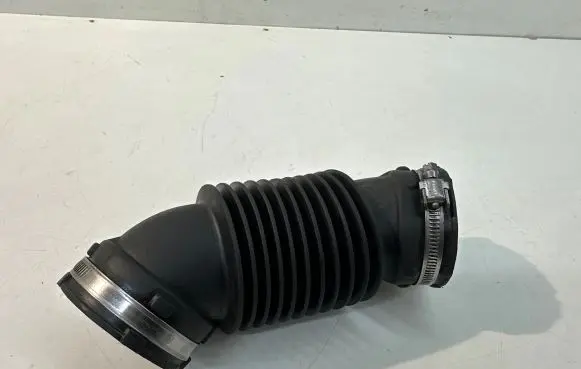 Ford Fiesta Air intake hose/pipe N04039E151
