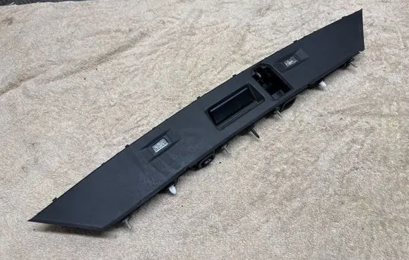BMW X7 G07 Trunk door license plate light bar 7458169 18115000 17705000
