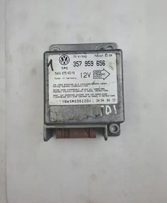Volkswagen PASSAT B4 Airbag control unit/module 357959656 5WK40758391