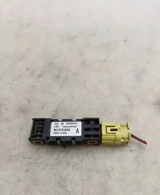 Nissan Primera Airbag deployment crash/impact sensor 98830AV600 0285003019