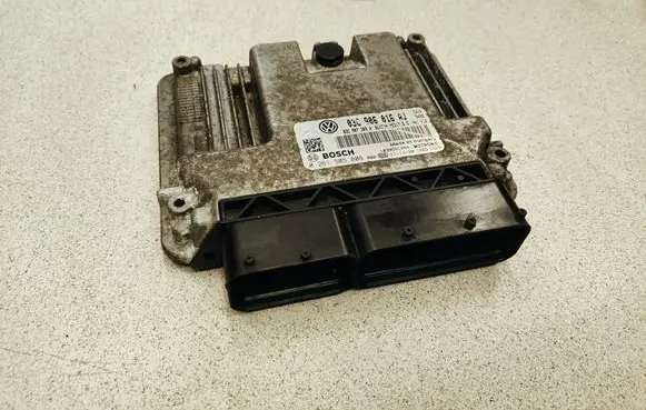 Volkswagen Golf VI Engine control unit/module 03C906016AJ 03C907309A 0261S05808