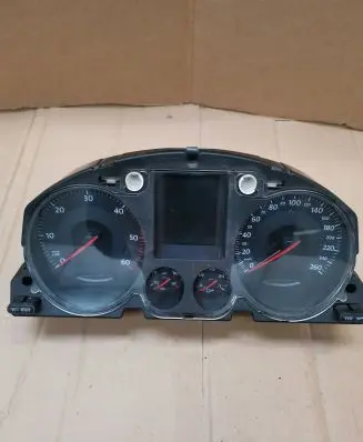 Volkswagen PASSAT B6 Speedometer (instrument cluster)