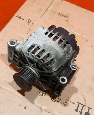 Peugeot 308 SW Generator/alternator 7576513 2605106A 208080133