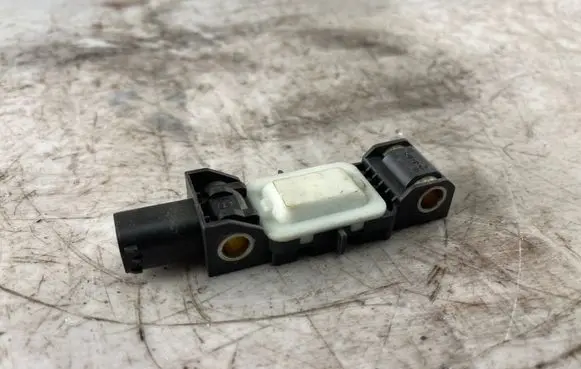 Jeep Grand Cherokee (WK) Airbag deployment crash/impact sensor 04671779ac 4165302271