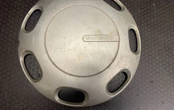 Volkswagen PASSAT B3 R14 wheel hub/cap/trim 3AC601149