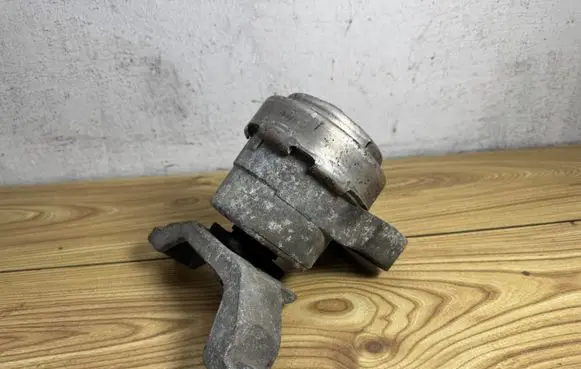 Ford S-MAX Engine mount bracket 