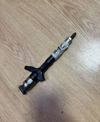 Toyota Corolla Verso AR10 Fuel injector 236700G040