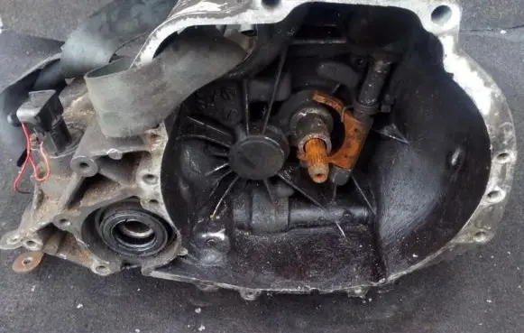 Manual 5 speed gearbox