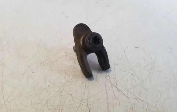 Suzuki Grand Vitara II Fuel Injector clamp holder 