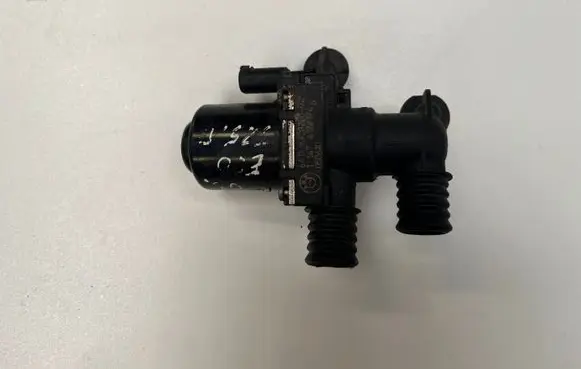 BMW 5 E60 E61 Coolant heater control valve 6920226