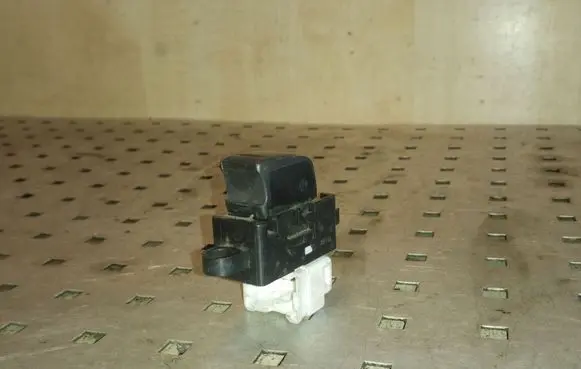 Nissan X-Trail T30 Electric window control switch
