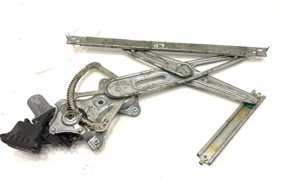 Toyota Auris E180 Front door window regulator with motor