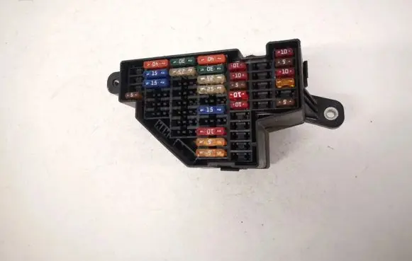 Volkswagen Golf V Fuse box set