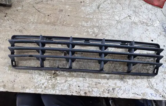 Volvo S40 Front bumper lower grill