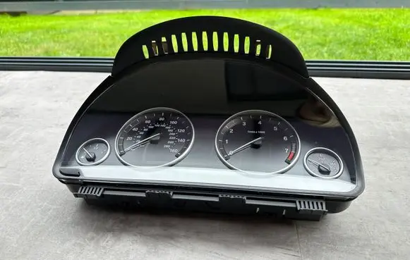 BMW 5 F10 F11 Speedometer (instrument cluster) 1044663 1036908460 17997210