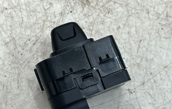 Steering wheel buttons/switches