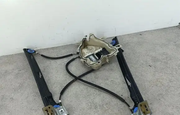 Seat Altea XL Front door window regulator with motor 