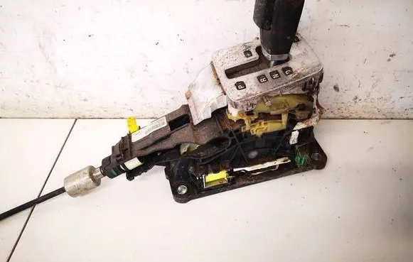 Volvo V70 Gear shifter/selector 30759121