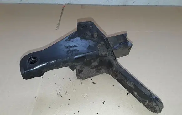 Peugeot 307 Engine mounting bracket 96580419
