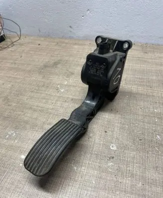 Mercedes-Benz Sprinter W906 Accelerator throttle pedal A9063000304 0280755025
