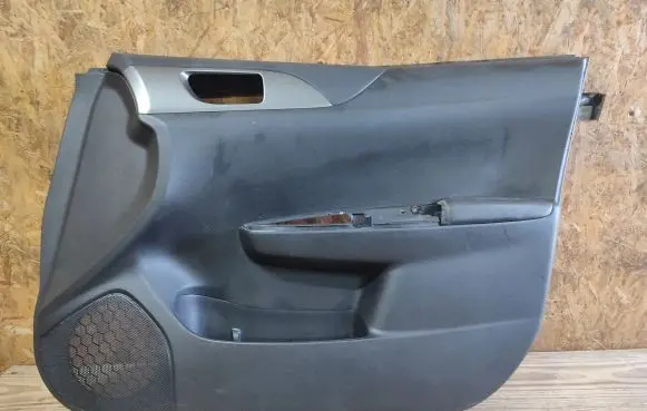 Subaru Impreza III Front door card panel trim