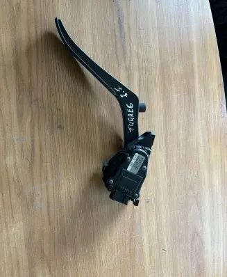 Volkswagen Touareg I Accelerator throttle pedal