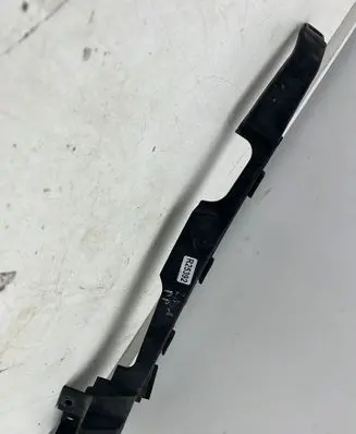 Opel Insignia A Front bumper mounting bracket 13250571