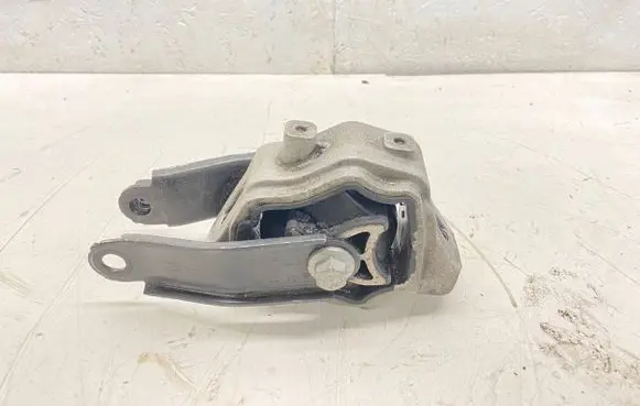 Volvo S80 Engine mount bracket 6G926P082AB