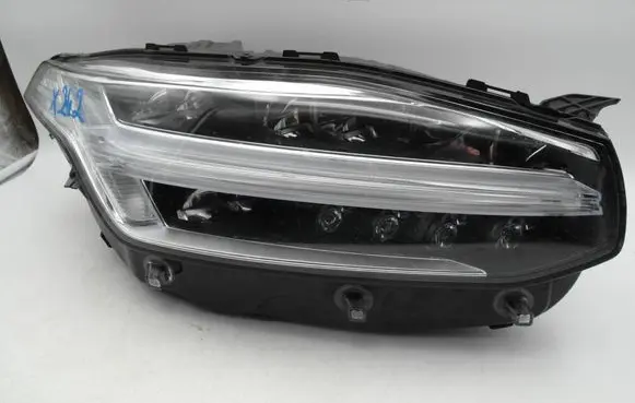 Volvo XC90 Headlight/headlamp 32342483 89916186 2112024934