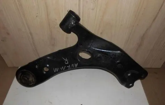Toyota Auris E180 Front lower control arm/wishbone 65566556
