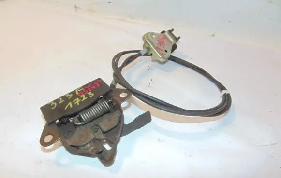 Mazda 323 Engine bonnet/hood lock/catch BC6A56620A B01A56720