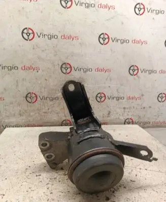 Toyota Yaris Engine mount bracket