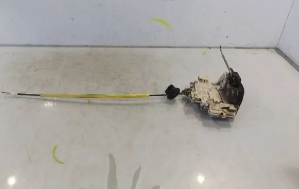 Audi A6 S6 C6 4F Rear door lock 4F0839016