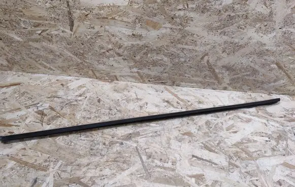 Maserati GranTurismo Front door glass trim molding 