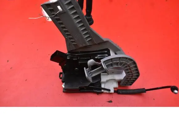 Hyundai Tucson JM Rear door lock 81410-D7610