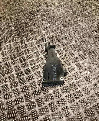 Engine mounting bracket