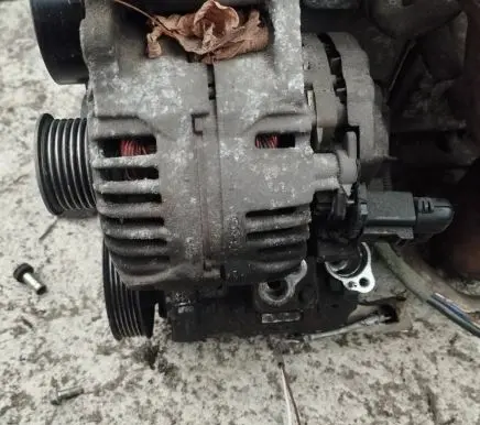 Volkswagen Golf V Generator/alternator 03c903023d 0124325128