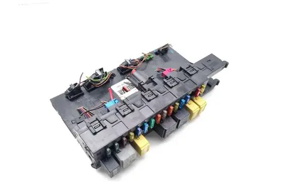 Mercedes-Benz E W211 Fuse module 2115452201 5DK00804760