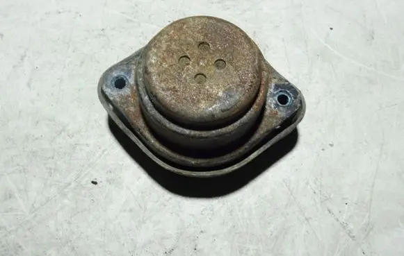Audi A6 S6 C5 4B Engine mount bracket 4B3399151