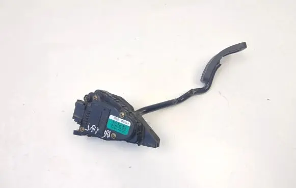 Volkswagen PASSAT B5.5 Accelerator throttle pedal 8D2721523B