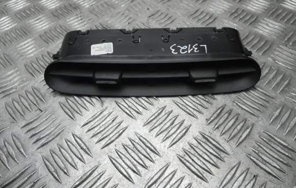 Renault Twingo III Rear air vent grill 687503041R
