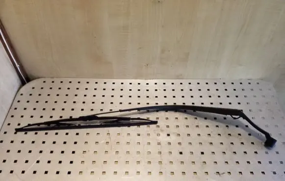 Mitsubishi Outlander Front wiper blade arm