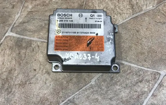Mercedes-Benz CLS C219 Airbag control unit/module 2118701185
