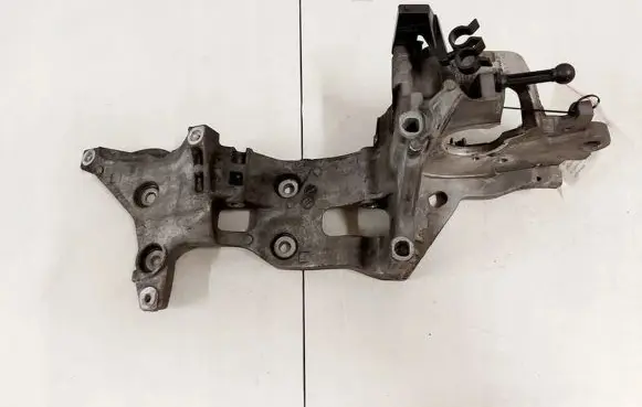 Audi A6 C7 Generator/alternator bracket 04L903143B