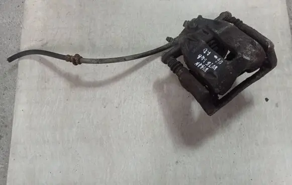Nissan Note (E11) Front brake caliper